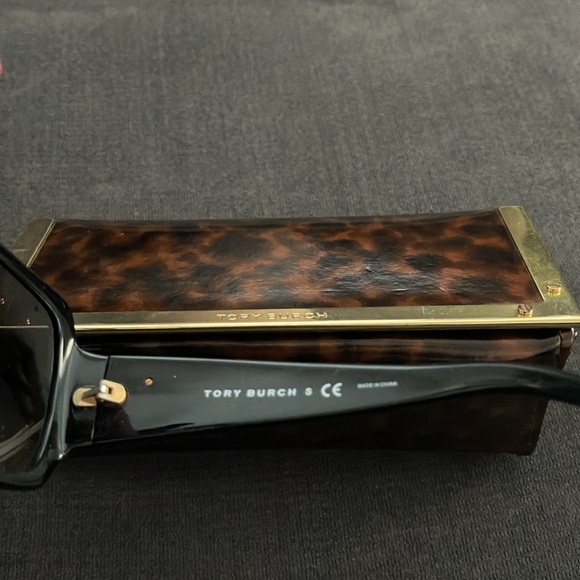 Tory Burch Black Sunglasses with Bold Frames and Dark Lenses - Picture 3 of 9